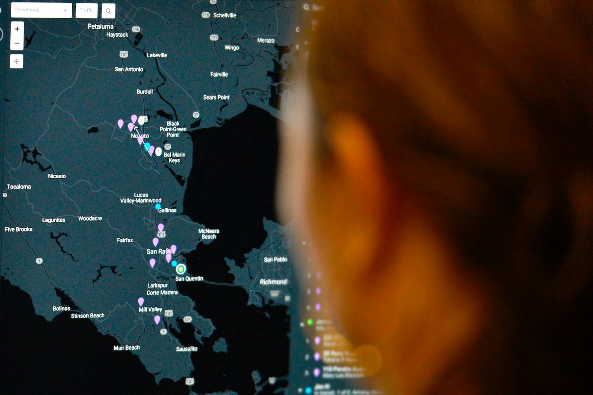 A dispatcher looks on at a realtime Onfleet map