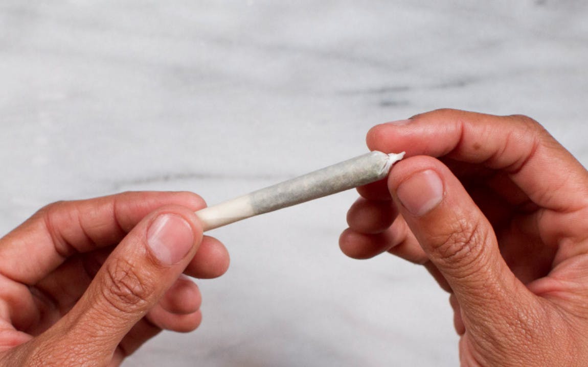 A step by step guide to rolling a joint of cannabis