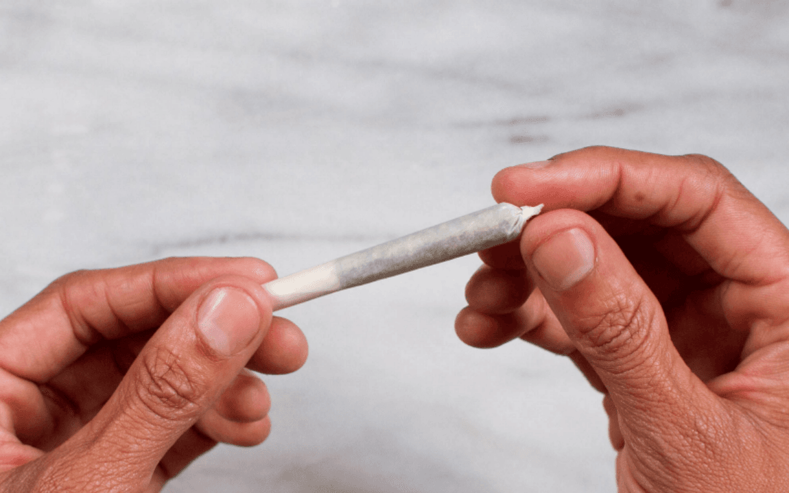 A step by step guide to rolling a joint of cannabis